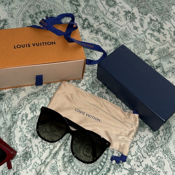 louis vuitton monogram cat eye sunglasses - Picture 9 of 15